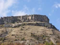 Тепе Кермен пещерный город Крыма в Бахчисарае с фото