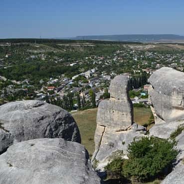 Сфинксы, крепость и озеро