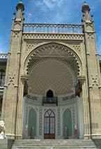 Воронцовский дворец в Алупке — как устроен ансамбль и как его осмотреть за один день