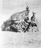 В краеведческом музее Алушты можно видеть фотографию Черновских камней начала XX века Черновские камни